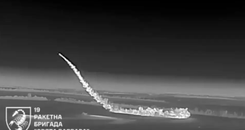 Video tên lửa Flamingo của Ukraine bay hơn 1.500 km, nhắm thẳng tổ hợp quân sự Nga